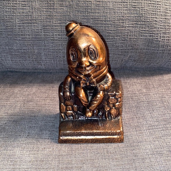 Vintage Metal Humpty Dumpty Sat On A Wall Coin Bank (Missing Plug)